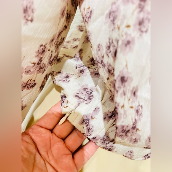 ASTR The Label ~ Size M ~ Lilac Floral Print Faux Surplice Wrap Crop Blouse - Picture 8 of 13